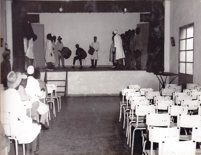 Équipe médicale avec matériel de haute technologie